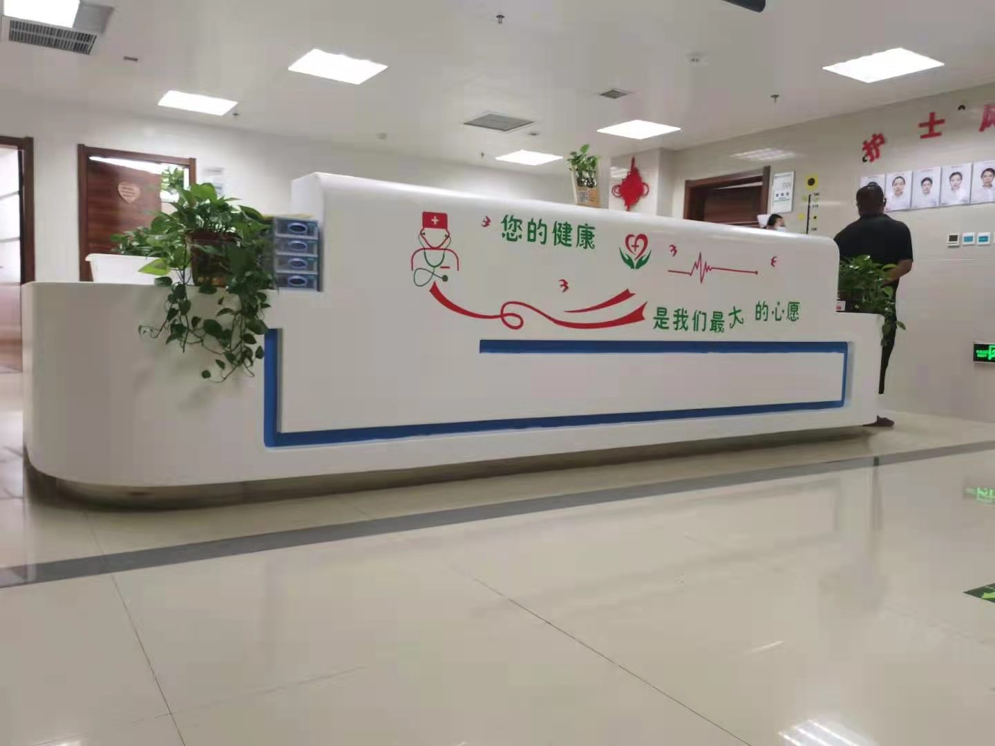 公司產(chǎn)品有兒童病床、單搖病床、醫(yī)療家具、治療臺(tái)、護(hù)理床、藥架等